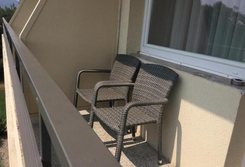 Номер Комфорт, Bed & Breakfast Hotel Perla