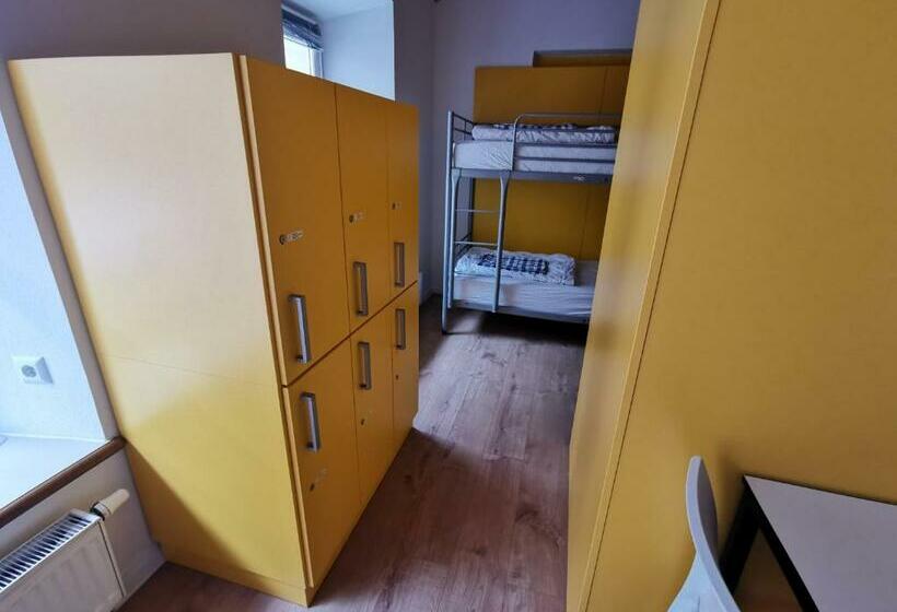 تختخواب در اتاق مشترک, H2o Hostel