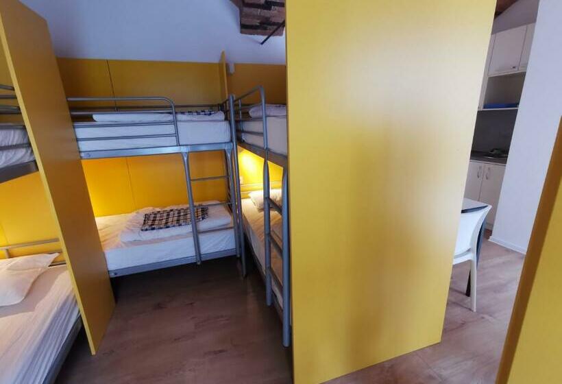 تختخواب در اتاق مشترک, H2o Hostel