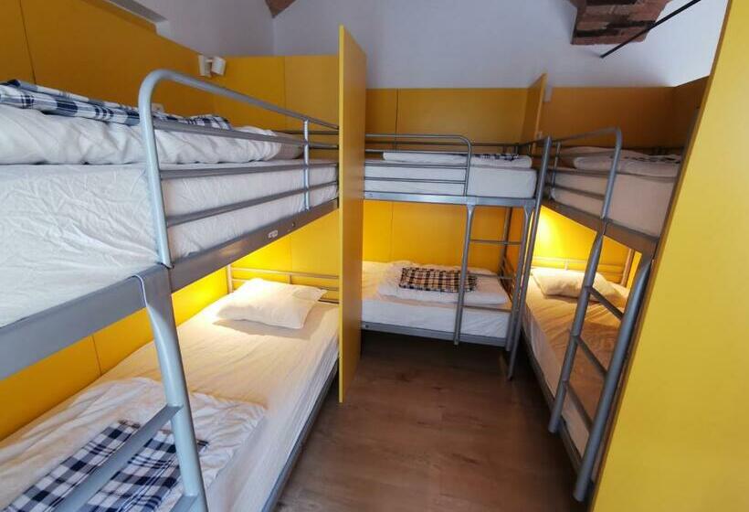 تختخواب در اتاق مشترک, H2o Hostel