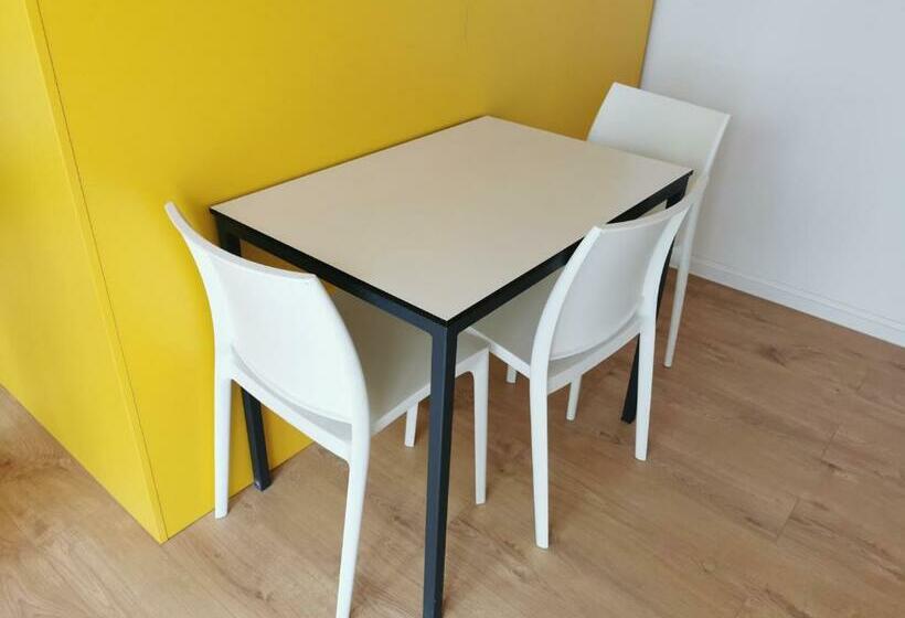 تختخواب در اتاق مشترک, H2o Hostel