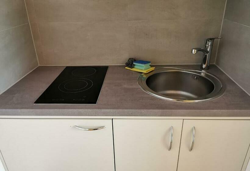 تختخواب در اتاق مشترک, H2o Hostel