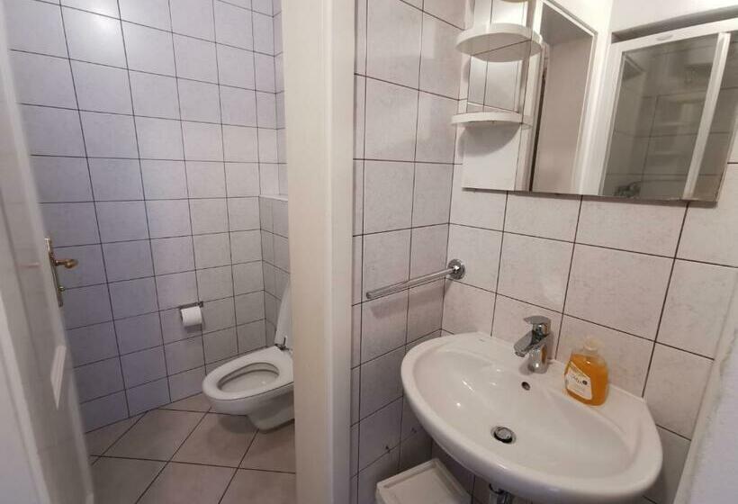 تختخواب در اتاق مشترک, H2o Hostel