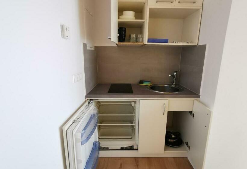 تختخواب در اتاق مشترک, H2o Hostel