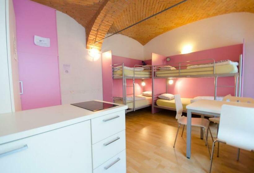 تختخواب در اتاق مشترک, H2o Hostel