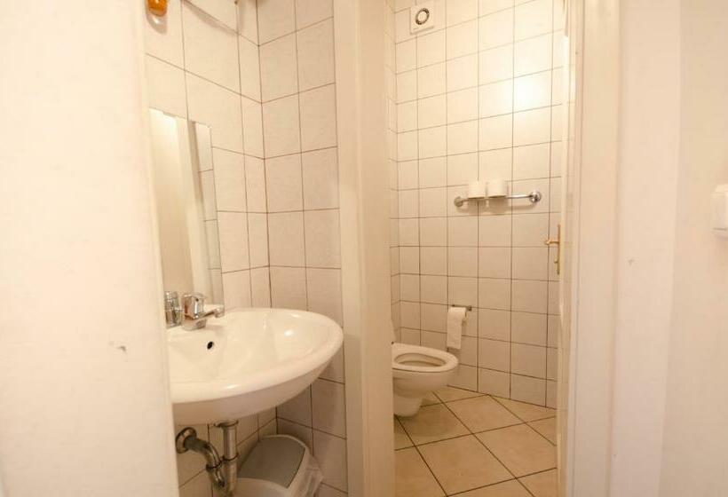 تختخواب در اتاق مشترک, H2o Hostel