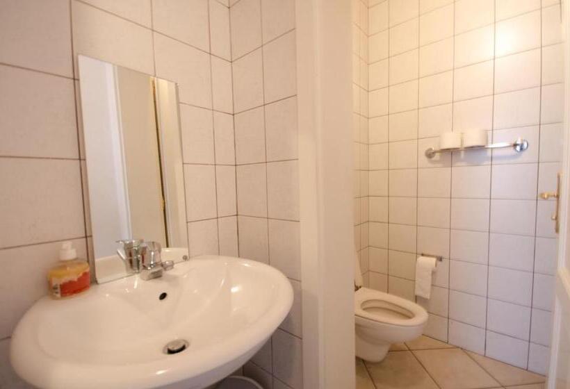 تختخواب در اتاق مشترک, H2o Hostel