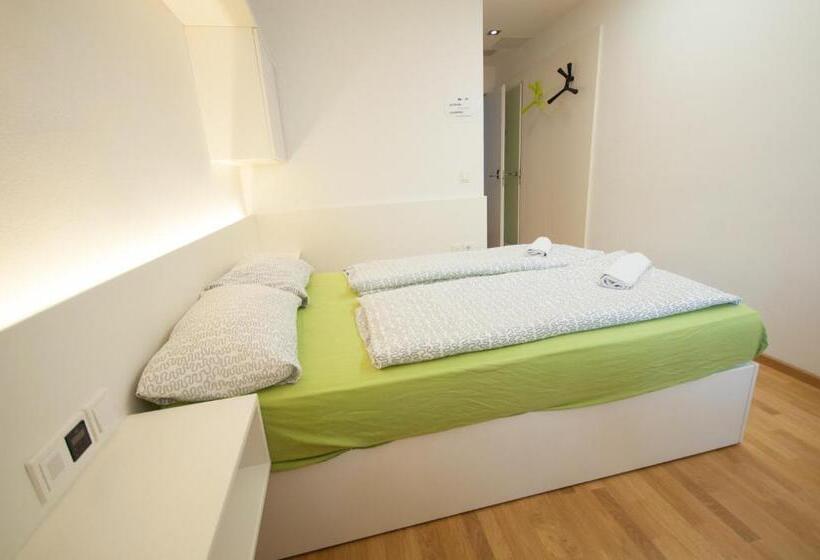 اتاق استاندارد, H2o Hostel