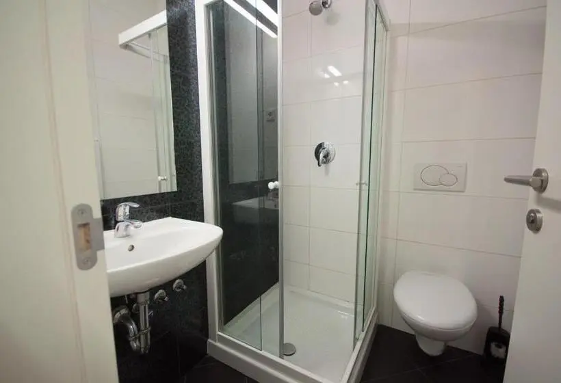 اتاق استاندارد, H2o Hostel