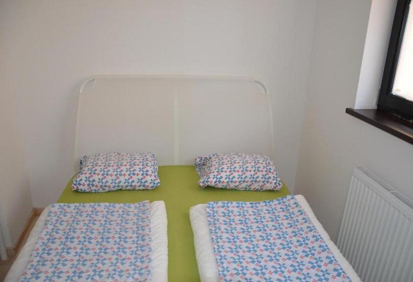 اتاق استاندارد, H2o Hostel