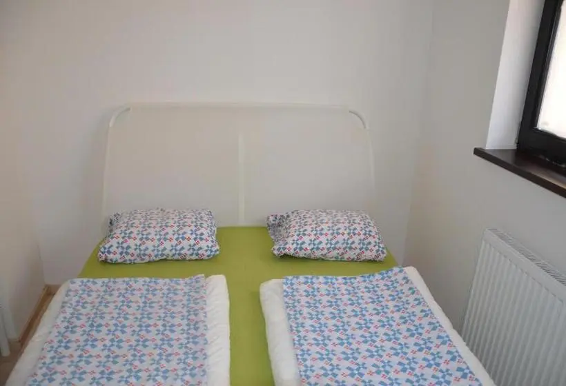 اتاق استاندارد, H2o Hostel