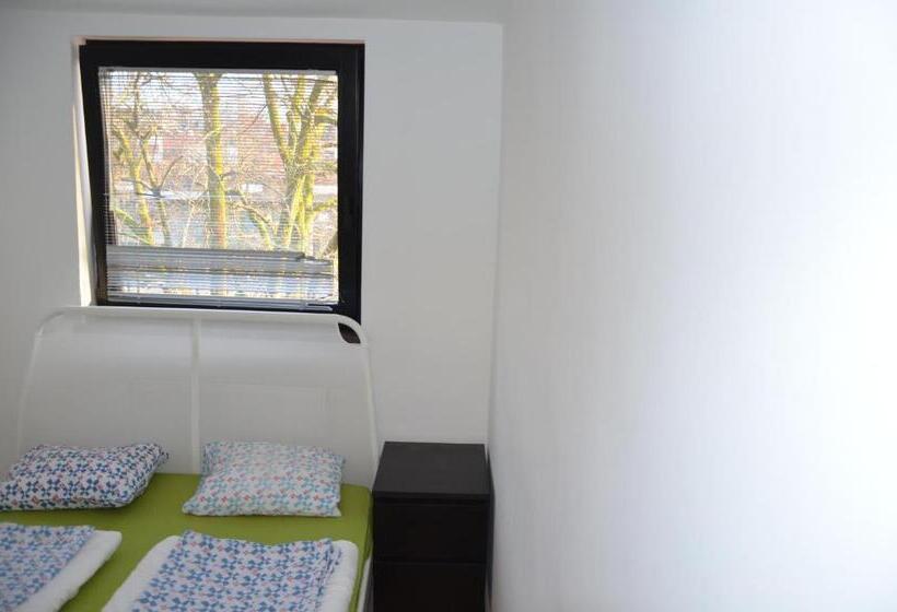 اتاق استاندارد, H2o Hostel