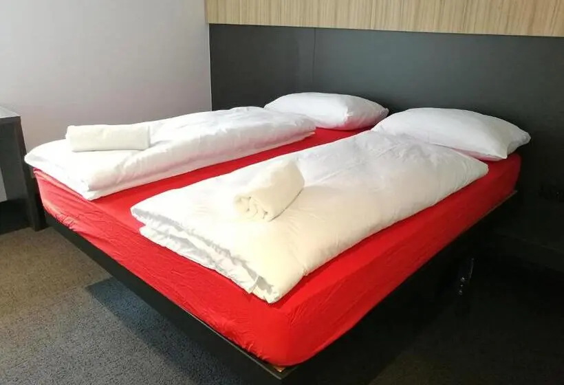 اتاق اکونومی, H2o Hostel