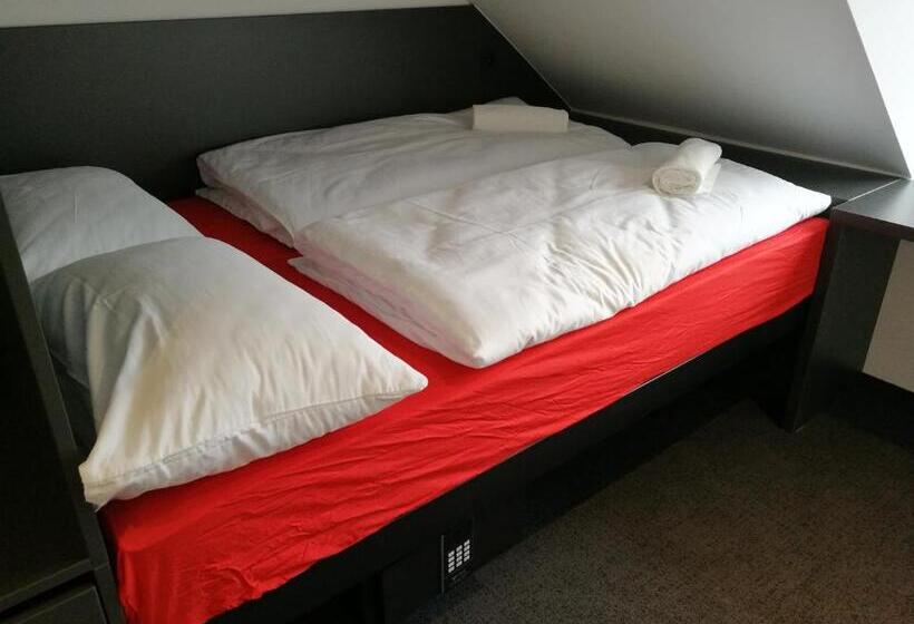 اتاق اکونومی, H2o Hostel