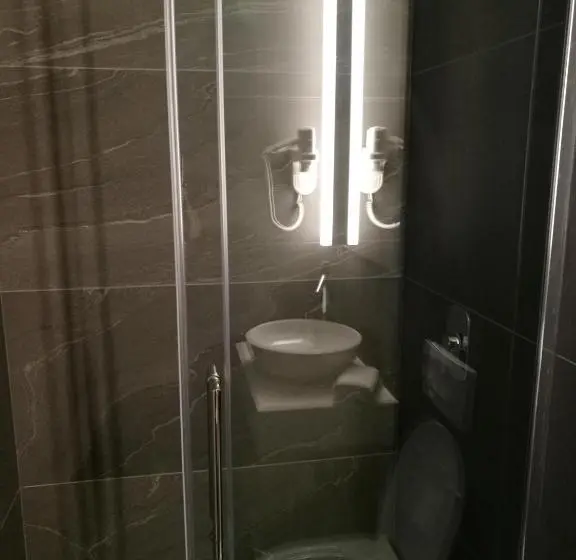 اتاق اکونومی, H2o Hostel