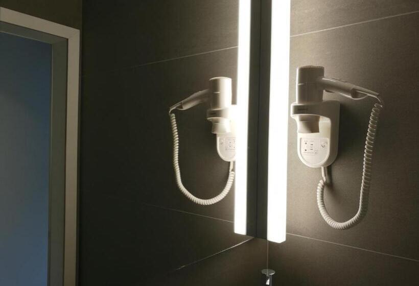 اتاق اکونومی, H2o Hostel