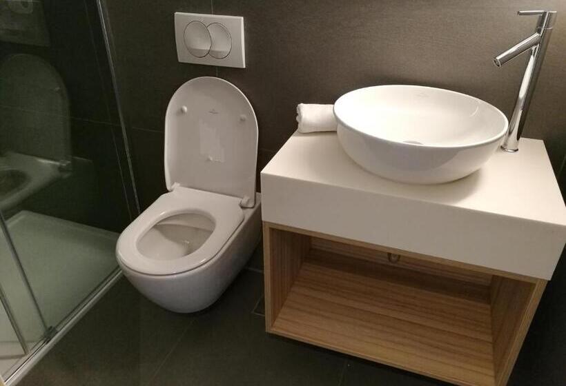 اتاق اکونومی, H2o Hostel