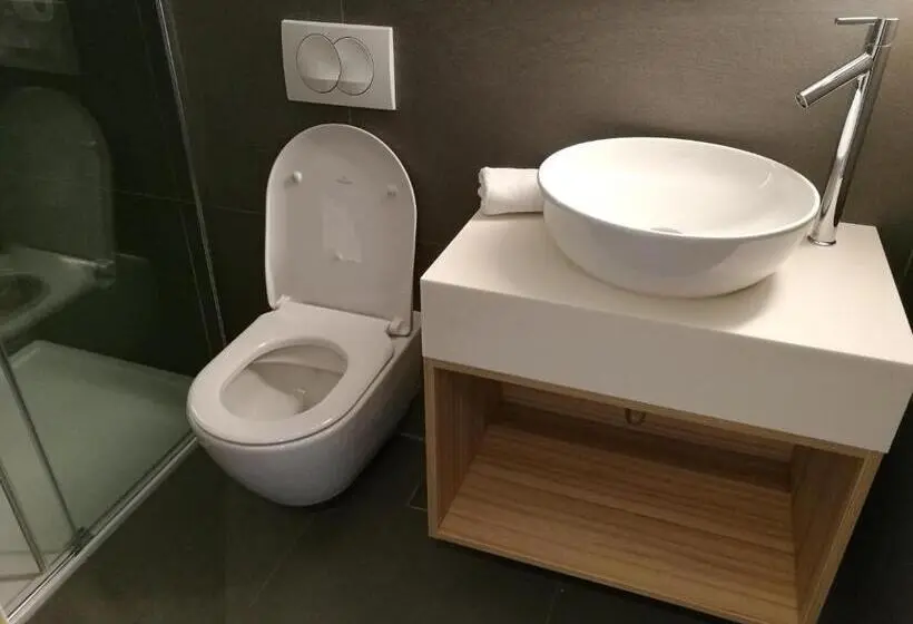 اتاق اکونومی, H2o Hostel