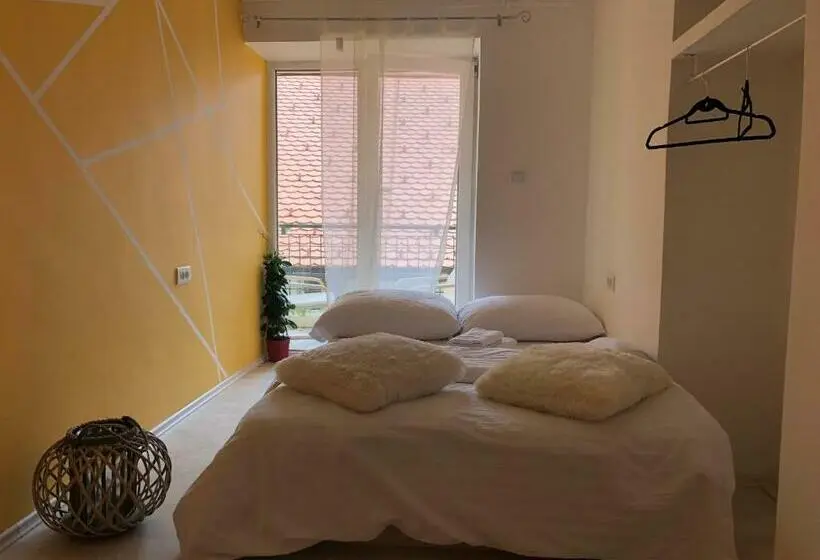 اتاق استاندارد با بالکن, Hostel Sleeping Beauty