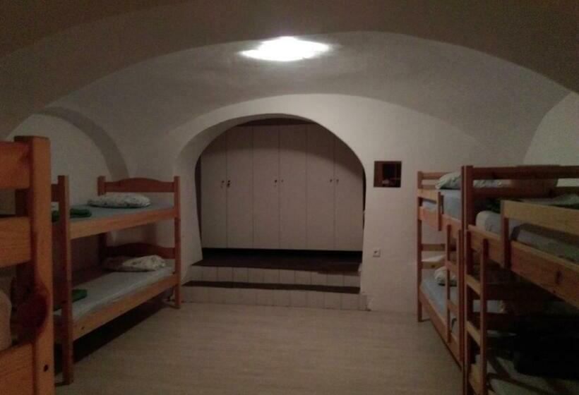 تختخواب در اتاق مشترک, Hostel Sleeping Beauty