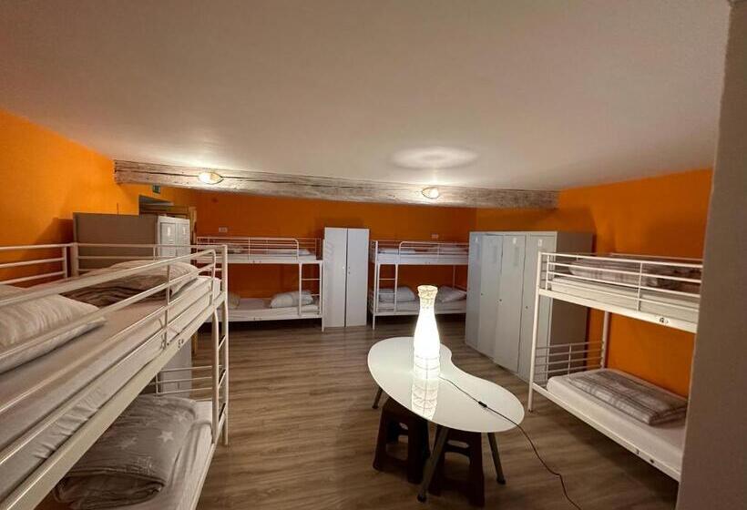 تختخواب در اتاق مشترک, Hostel Sleeping Beauty