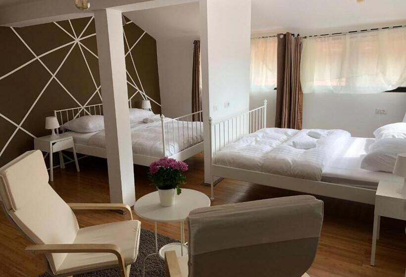 اتاق لوکس, Hostel Sleeping Beauty