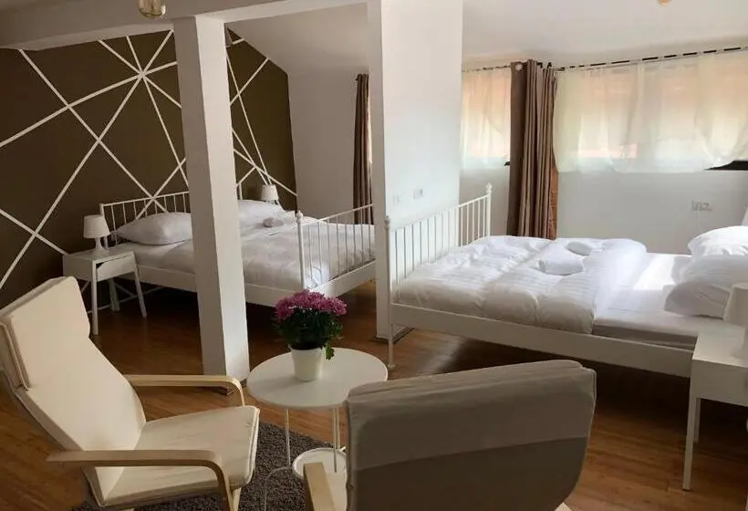 اتاق لوکس, Hostel Sleeping Beauty