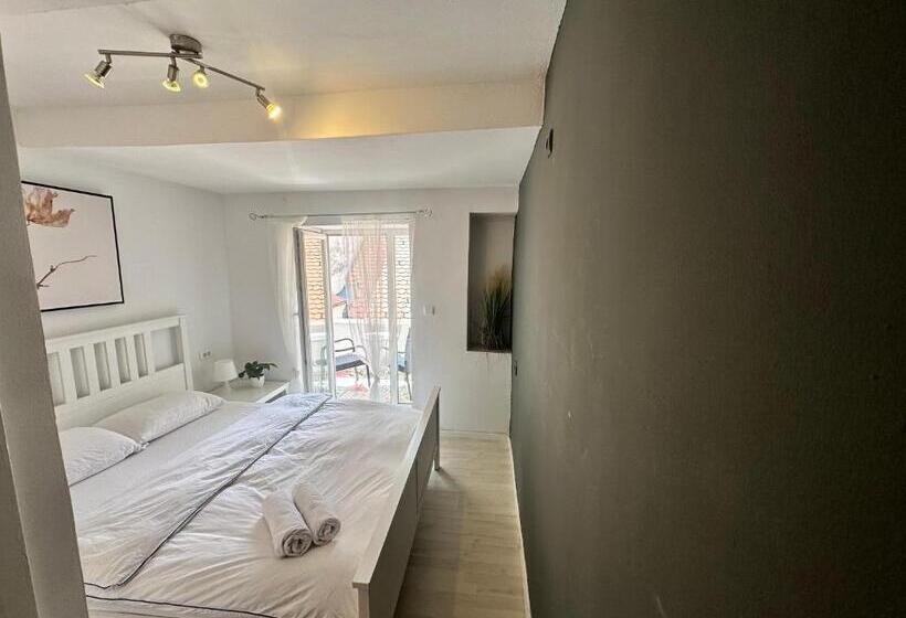 اتاق استاندارد با بالکن, Hostel Sleeping Beauty