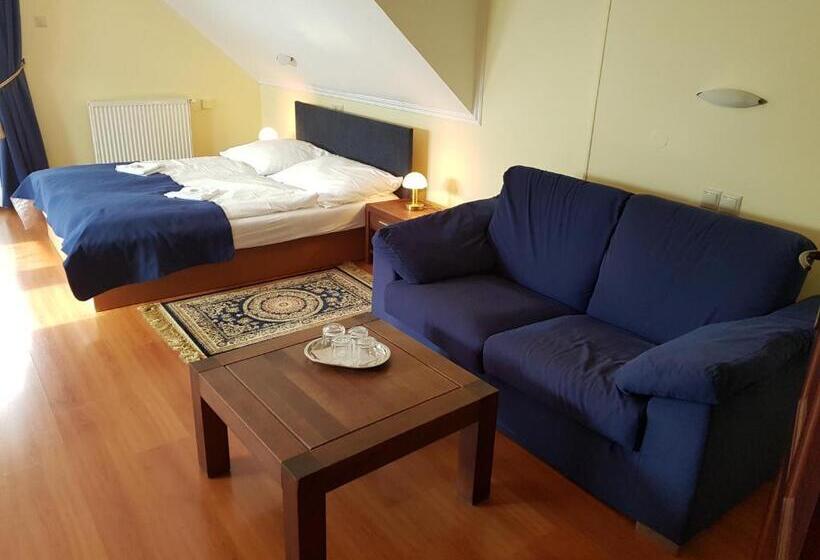 Четырехместный Номер Стандарт, Amalia