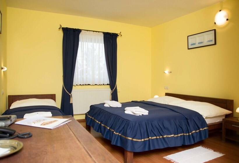 Номер Стандарт Трехместный, Amalia