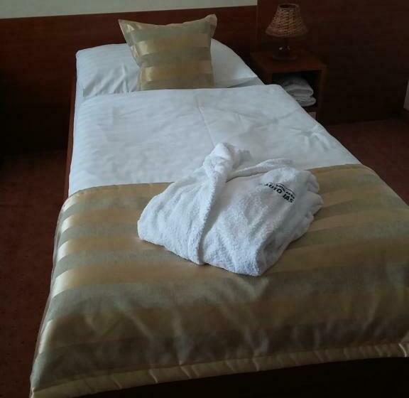 Quarto Estandar, Auto Jas