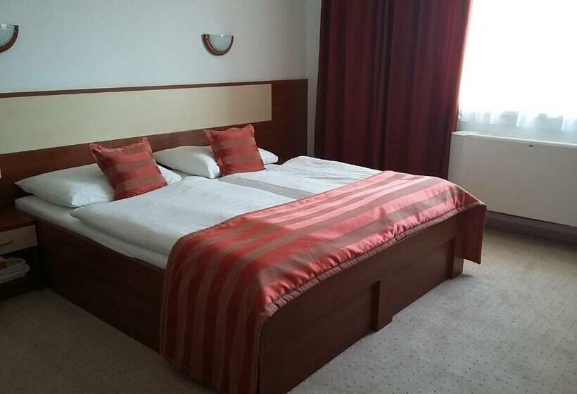 Quarto Comfort, Auto Jas