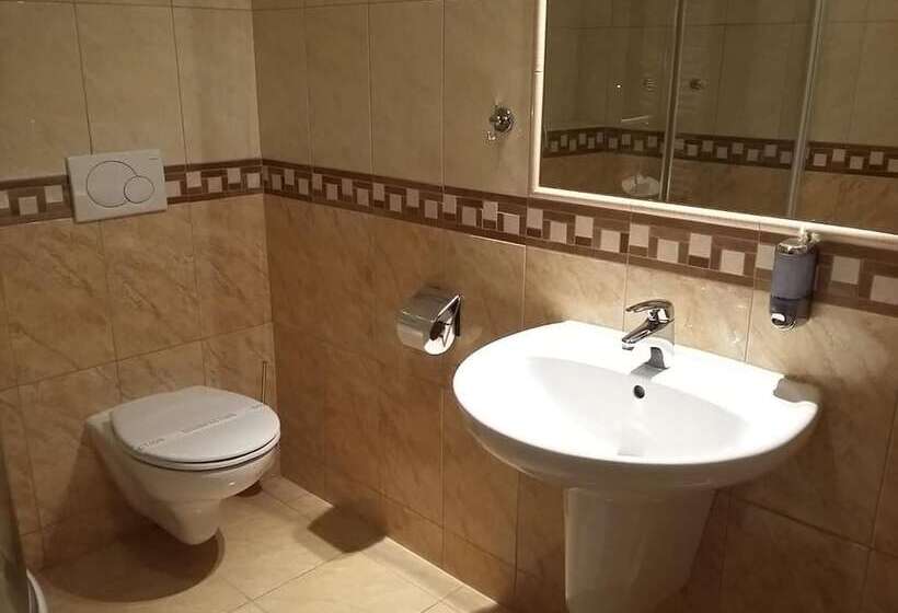 Quarto Estandar, Auto Jas