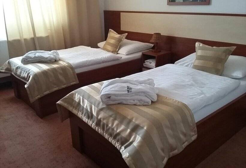 Quarto Estandar, Auto Jas