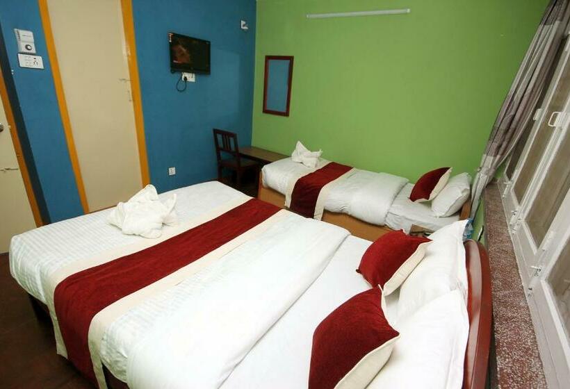 اتاق استاندارد سه نفره, Backpackers Inn