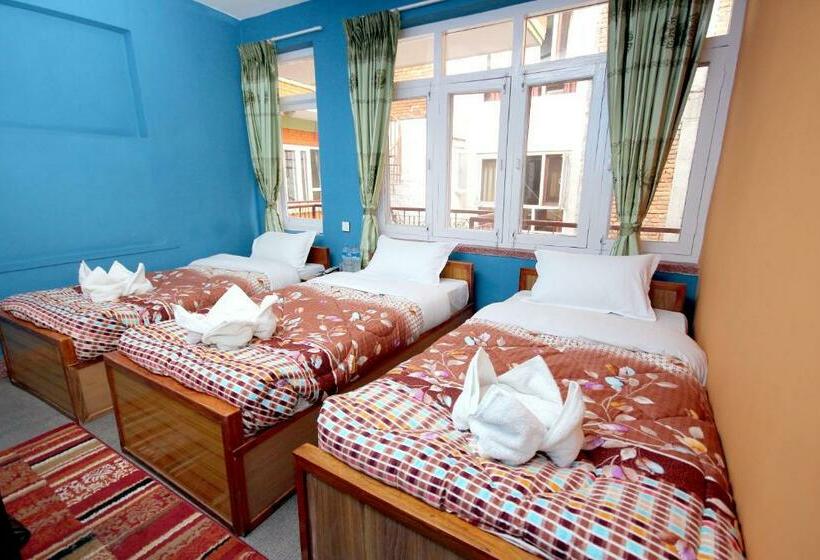 اتاق استاندارد سه نفره, Backpackers Inn
