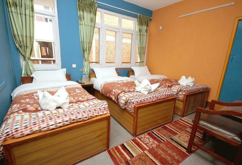 اتاق استاندارد سه نفره, Backpackers Inn