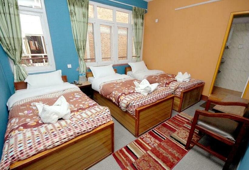 اتاق استاندارد سه نفره, Backpackers Inn