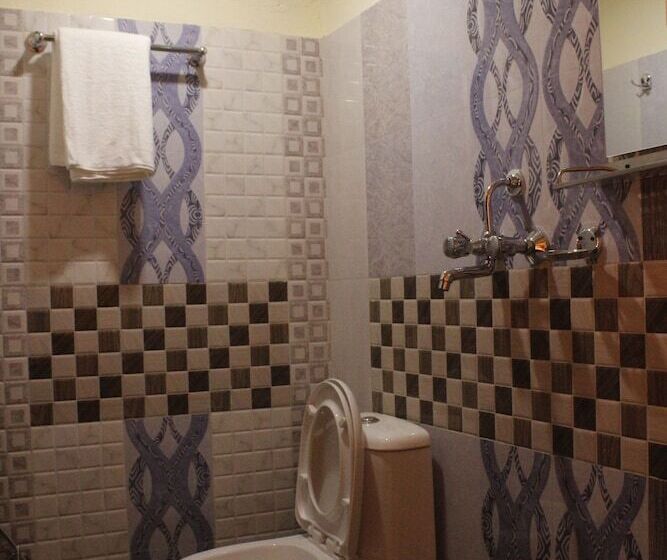 اتاق خانوادگی, Backpackers Inn