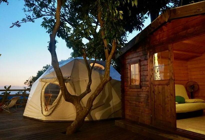 اتاق خانوادگی, Bubble Dome Village