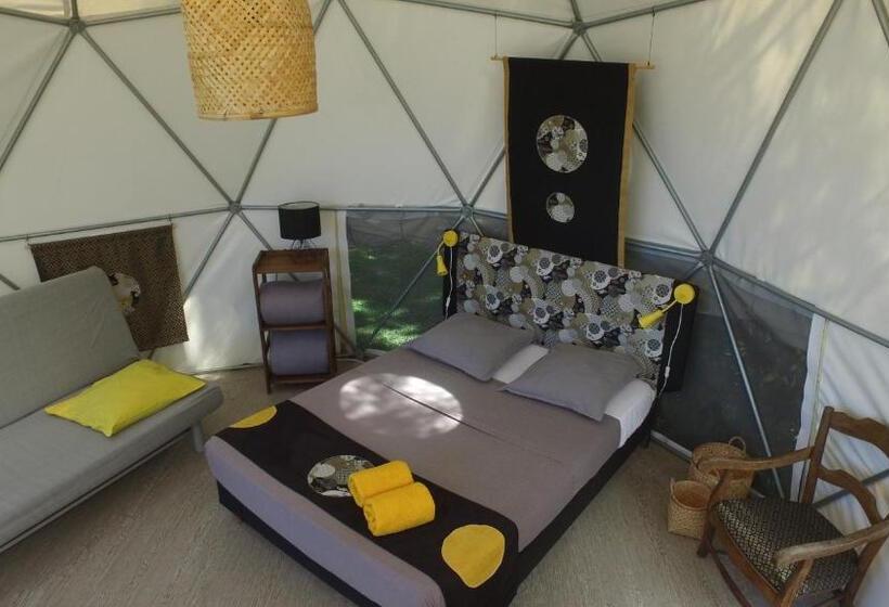 اتاق استاندارد, Bubble Dome Village