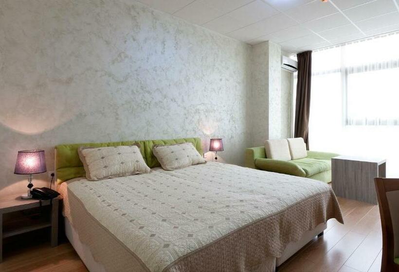 اتاق لوکس, Green Center Gili