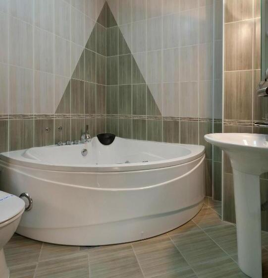 سوئیت با وان آب گرم, Green Center Gili