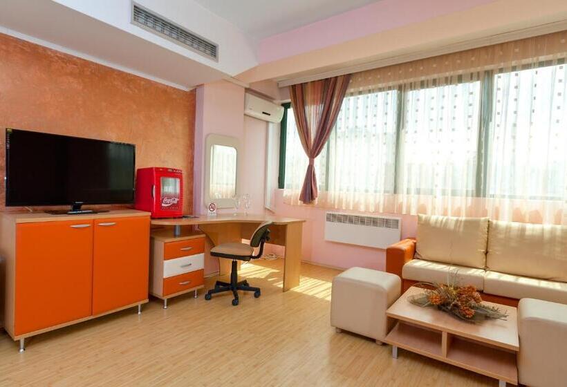 سوئیت با وان آب گرم, Green Center Gili