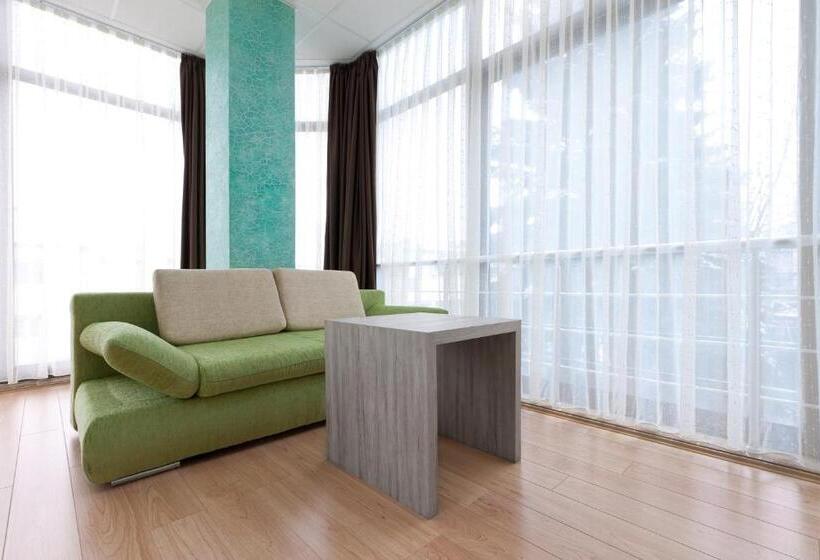 سوییت لوکس, Green Center Gili