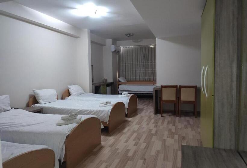 اتاق استاندارد چهار تخته, Green Center Gili