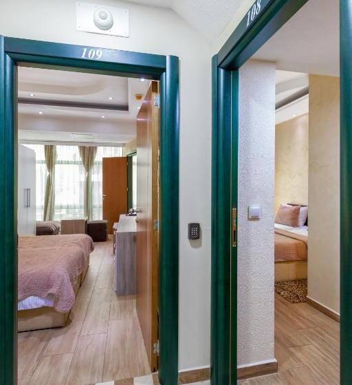 اتاق لوکس خانوادگی, Green Center Gili