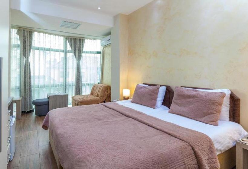 اتاق لوکس خانوادگی, Green Center Gili