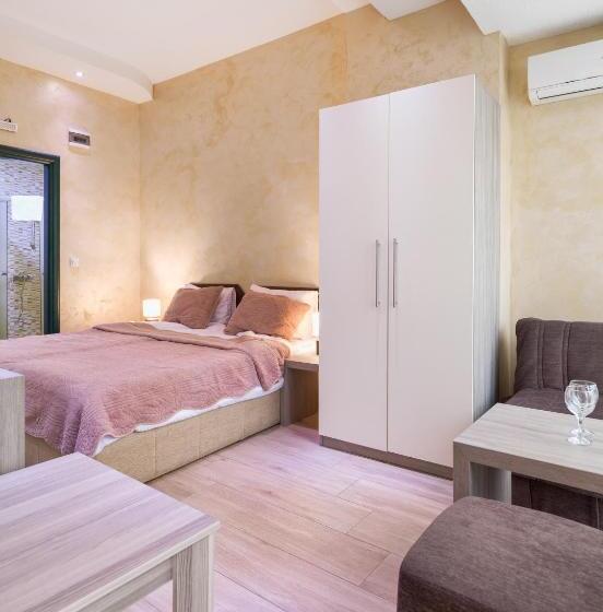 اتاق لوکس خانوادگی, Green Center Gili