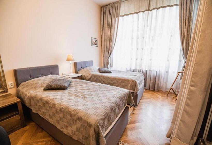 اتاق لوکس, Guest House Veronika